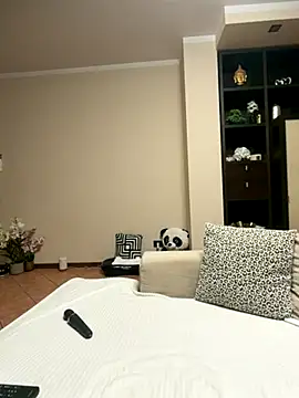 Snapshot of MichelleCara chatting on 12-05-25, 07:28 MichelleCara online show from 12-05-25, 07:28