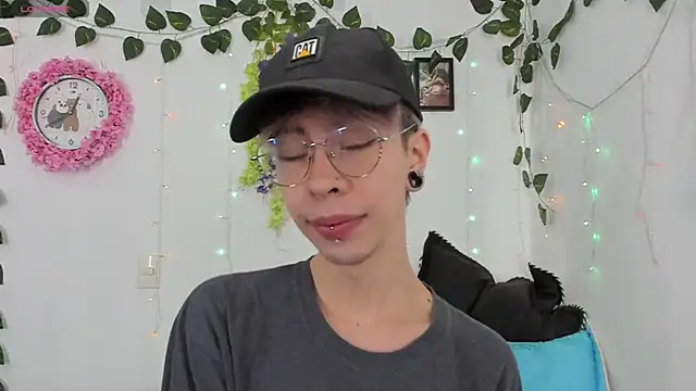 Snapshot of _Jakke chatting on 12-02-24, 08:33 Jakke online show from 12-02-24, 08:33