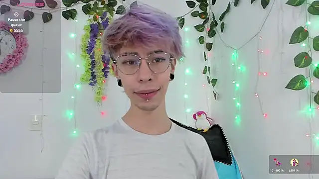 Snapshot of _Jakke chatting on 12-04-24, 01:03 Jakke online show from 12-04-24, 01:03