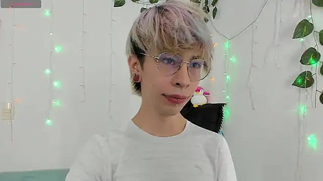 Snapshot of _Jakke chatting on 12-31-24, 10:56 Jakke online show from 12-31-24, 10:56