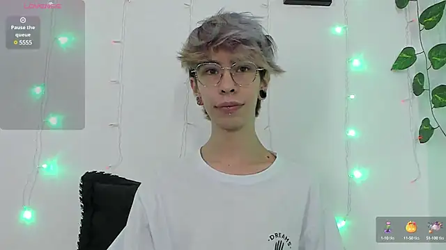 Snapshot of _Jakke chatting on 01-03-25, 03:49 Jakke online show from 01-03-25, 03:49