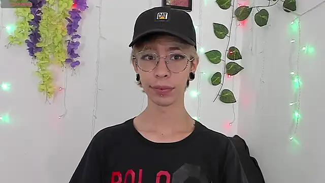 Snapshot of _Jakke chatting on 01-04-25, 02:14 Jakke online show from 01-04-25, 02:14