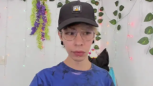 Snapshot of _Jakke chatting on 01-05-25, 06:13 Jakke online show from 01-05-25, 06:13