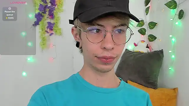 Snapshot of _Jakke chatting on 01-06-25, 08:50 Jakke online show from 01-06-25, 08:50