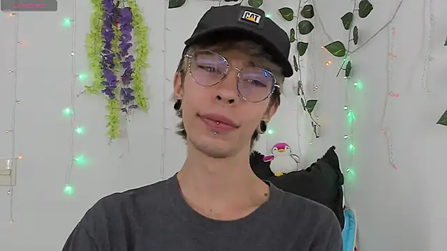 Snapshot of _Jakke chatting on 01-09-25, 10:31 Jakke online show from 01-09-25, 10:31