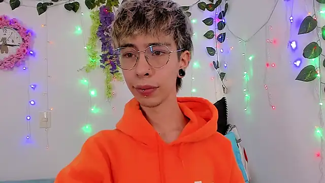 Snapshot of _Jakke chatting on 01-22-25, 08:17 Jakke online show from 01-22-25, 08:17