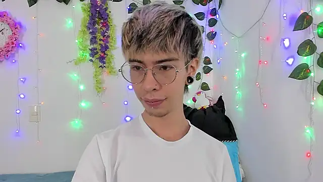 Snapshot of _Jakke chatting on 01-25-25, 01:10 Jakke online show from 01-25-25, 01:10