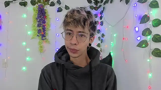 Snapshot of _Jakke chatting on 02-01-25, 10:44 Jakke online show from 02-01-25, 10:44