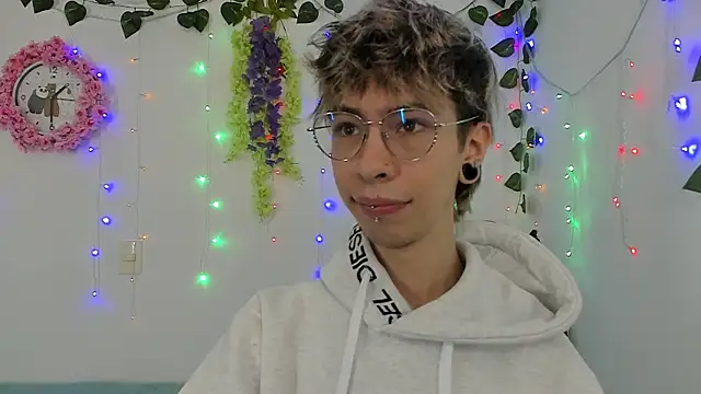 Snapshot of _Jakke chatting on 02-02-25, 06:31 Jakke online show from 02-02-25, 06:31