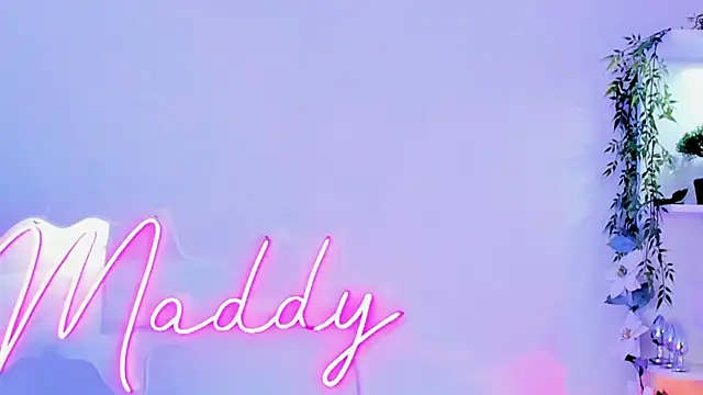 Snapshot of MaddyParisi chatting on 02-08-25, 05:08 MaddyParisi online show from 02-08-25, 05:08