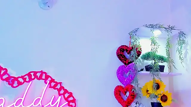 Snapshot of MaddyParisi chatting on 02-09-25, 04:14 MaddyParisi online show from 02-09-25, 04:14