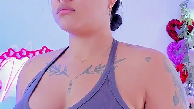 Snapshot of MaddyParisi chatting on 02-09-25, 08:13 MaddyParisi online show from 02-09-25, 08:13