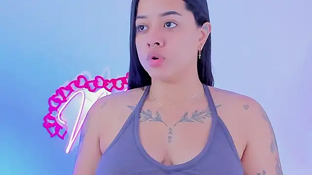 Snapshot of MaddyParisi chatting on 02-16-25, 05:04 MaddyParisi online show from 02-16-25, 05:04