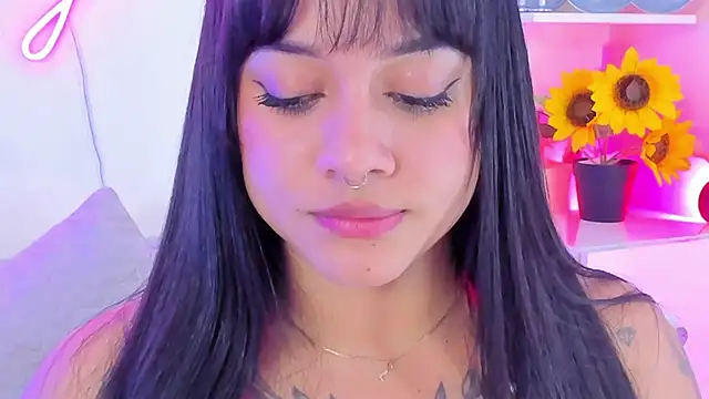 Snapshot of MaddyParisi chatting on 03-05-25, 04:13 MaddyParisi online show from 03-05-25, 04:13