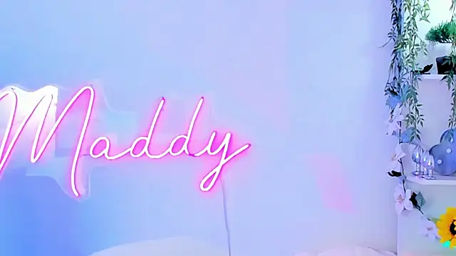 Snapshot of MaddyParisi chatting on 03-08-25, 02:12 MaddyParisi online show from 03-08-25, 02:12