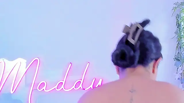 Snapshot of MaddyParisi chatting on 03-08-25, 07:31 MaddyParisi online show from 03-08-25, 07:31