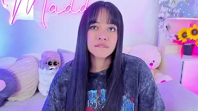 Snapshot of MaddyParisi chatting on 03-11-25, 08:09 MaddyParisi online show from 03-11-25, 08:09