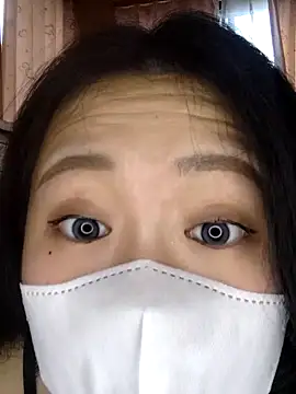 Snapshot of Kurage_chan chatting on 10-14-25, 03:07 Kurage chan online show from 10-14-25, 03:07