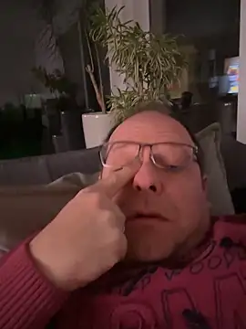 Snapshot of coupleLatinaLovers chatting on 12-18-24, 05:59 coupleLatinaLovers online show from 12-18-24, 05:59