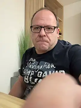 Snapshot of coupleLatinaLovers chatting on 12-19-24, 10:02 coupleLatinaLovers online show from 12-19-24, 10:02