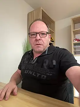 Snapshot of coupleLatinaLovers chatting on 12-20-24, 09:32 coupleLatinaLovers online show from 12-20-24, 09:32