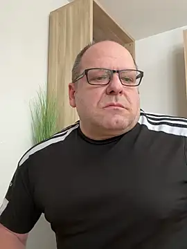 Snapshot of coupleLatinaLovers chatting on 12-23-24, 10:32 coupleLatinaLovers online show from 12-23-24, 10:32