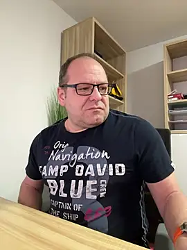 Snapshot of coupleLatinaLovers chatting on 12-26-24, 07:03 coupleLatinaLovers online show from 12-26-24, 07:03