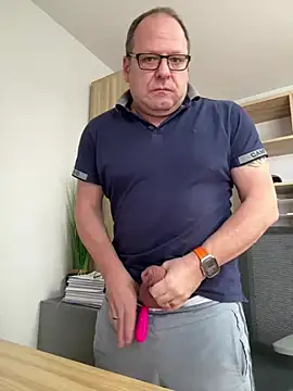 Snapshot of coupleLatinaLovers chatting on 12-30-24, 09:48 coupleLatinaLovers online show from 12-30-24, 09:48