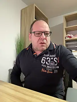 Snapshot of coupleLatinaLovers chatting on 02-05-25, 05:52 coupleLatinaLovers online show from 02-05-25, 05:52