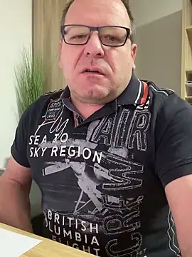 Snapshot of coupleLatinaLovers chatting on 02-21-25, 05:46 coupleLatinaLovers online show from 02-21-25, 05:46