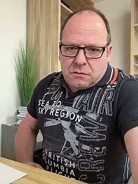 Snapshot of coupleLatinaLovers chatting on 02-21-25, 08:51 coupleLatinaLovers online show from 02-21-25, 08:51