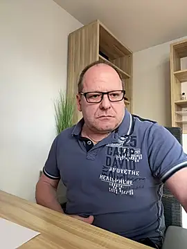 Snapshot of coupleLatinaLovers chatting on 03-13-25, 11:08 coupleLatinaLovers online show from 03-13-25, 11:08