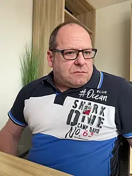 Snapshot of coupleLatinaLovers chatting on 03-17-25, 10:27 coupleLatinaLovers online show from 03-17-25, 10:27