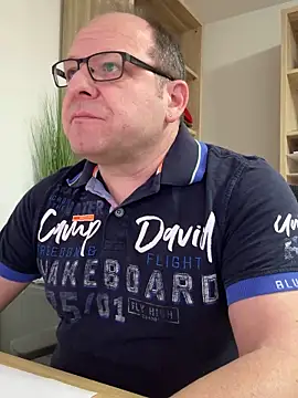 Snapshot of coupleLatinaLovers chatting on 03-18-25, 06:03 coupleLatinaLovers online show from 03-18-25, 06:03