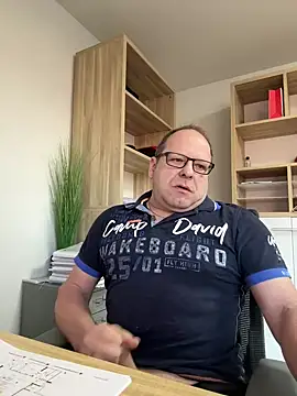 Snapshot of coupleLatinaLovers chatting on 03-19-25, 06:03 coupleLatinaLovers online show from 03-19-25, 06:03