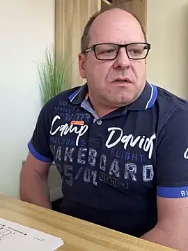 Snapshot of coupleLatinaLovers chatting on 03-19-25, 10:00 coupleLatinaLovers online show from 03-19-25, 10:00