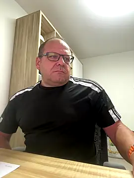 Snapshot of coupleLatinaLovers chatting on 09-15-25, 04:34 coupleLatinaLovers online show from 09-15-25, 04:34