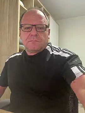 Snapshot of coupleLatinaLovers chatting on 09-18-25, 04:36 coupleLatinaLovers online show from 09-18-25, 04:36