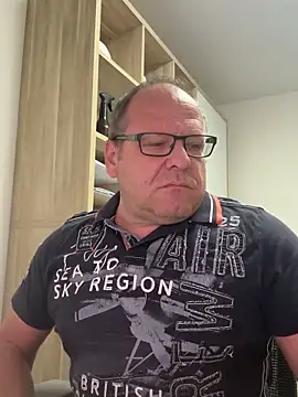 Snapshot of coupleLatinaLovers chatting on 09-22-25, 04:47 coupleLatinaLovers online show from 09-22-25, 04:47