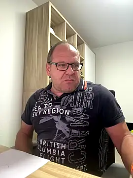 Snapshot of coupleLatinaLovers chatting on 09-23-25, 04:59 coupleLatinaLovers online show from 09-23-25, 04:59