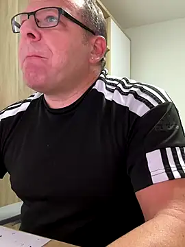 Snapshot of coupleLatinaLovers chatting on 09-24-25, 04:38 coupleLatinaLovers online show from 09-24-25, 04:38