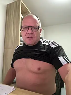 Snapshot of coupleLatinaLovers chatting on 10-03-25, 04:53 coupleLatinaLovers online show from 10-03-25, 04:53