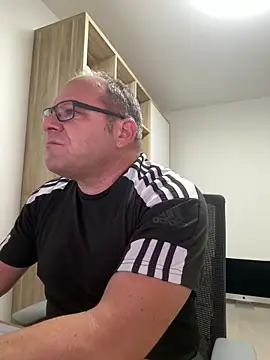 Snapshot of coupleLatinaLovers chatting on 10-08-25, 04:32 coupleLatinaLovers online show from 10-08-25, 04:32