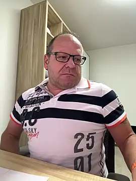 Snapshot of coupleLatinaLovers chatting on 10-13-25, 04:56 coupleLatinaLovers online show from 10-13-25, 04:56