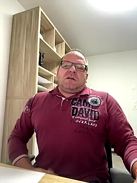 Snapshot of coupleLatinaLovers chatting on 10-14-25, 04:46 coupleLatinaLovers online show from 10-14-25, 04:46