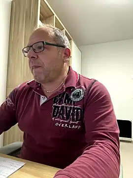 Snapshot of coupleLatinaLovers chatting on 10-15-25, 04:45 coupleLatinaLovers online show from 10-15-25, 04:45