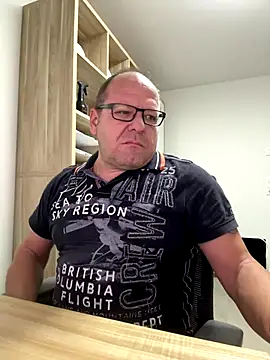 Snapshot of coupleLatinaLovers chatting on 10-20-25, 05:30 coupleLatinaLovers online show from 10-20-25, 05:30