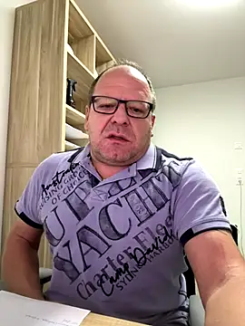 Snapshot of coupleLatinaLovers chatting on 10-22-25, 04:57 coupleLatinaLovers online show from 10-22-25, 04:57