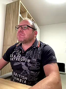 Snapshot of coupleLatinaLovers chatting on 10-24-25, 04:53 coupleLatinaLovers online show from 10-24-25, 04:53