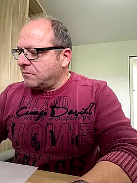 Snapshot of coupleLatinaLovers chatting on 10-28-25, 11:36 coupleLatinaLovers online show from 10-28-25, 11:36